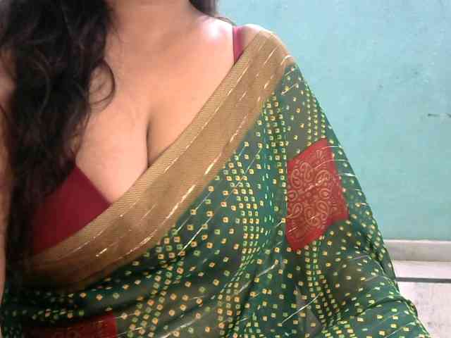HOTRASHMIKA webcam
