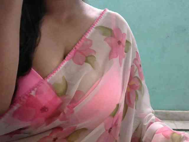 HOTRASHMIKA webcam