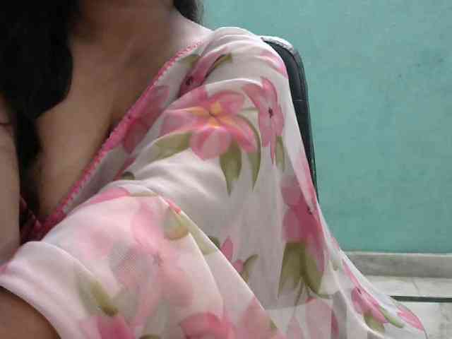 HOTRASHMIKA webcam