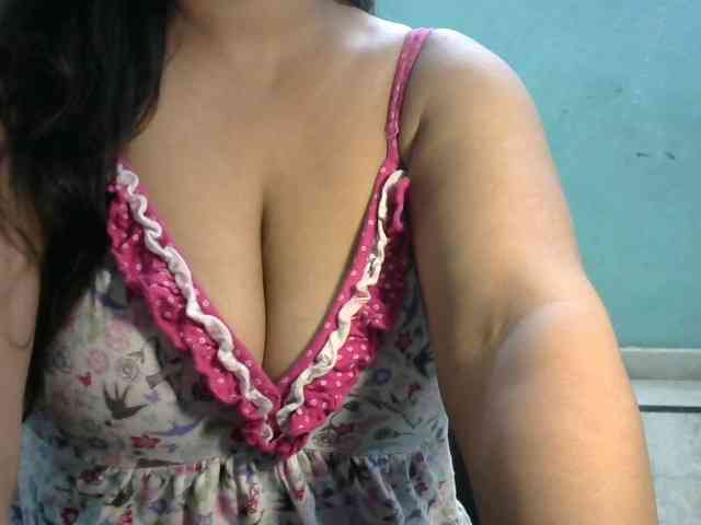 HOTRASHMIKA webcam