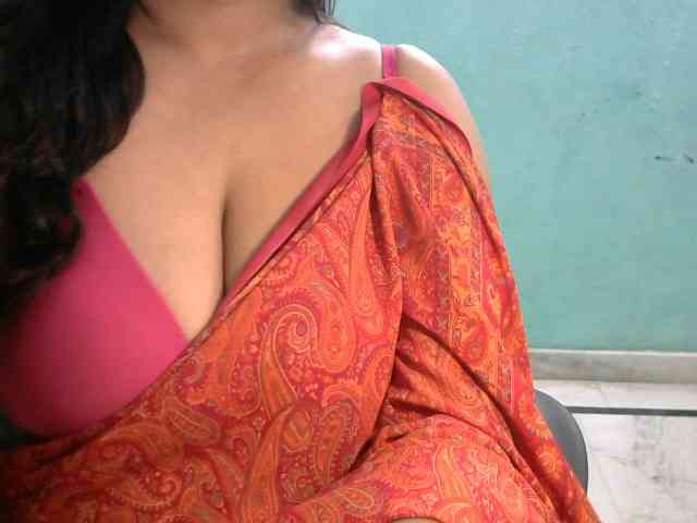 HOTRASHMIKA webcam