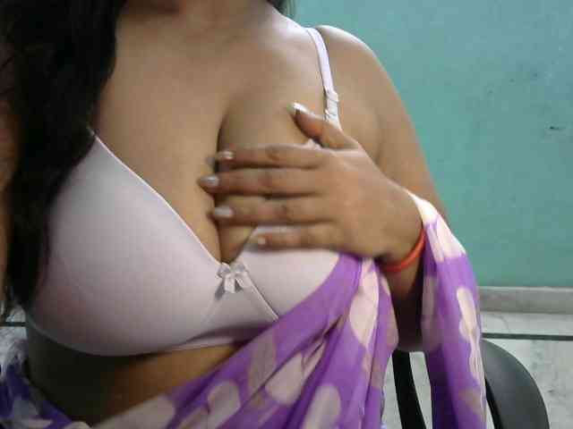 HOTRASHMIKA webcam