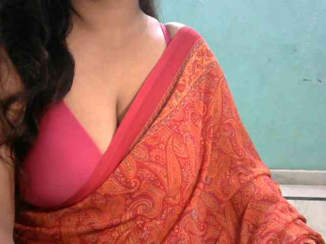 HOTRASHMIKA webcam
