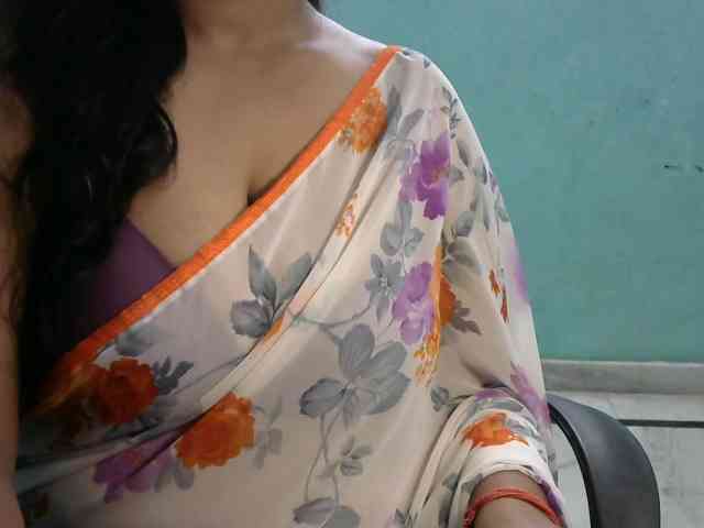 HOTRASHMIKA webcam