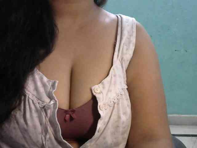 HOTRASHMIKA webcam
