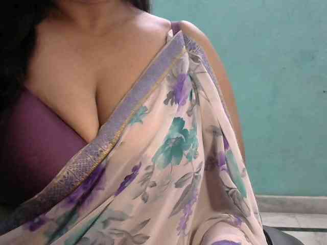HOTRASHMIKA webcam