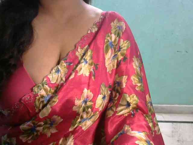 HOTRASHMIKA webcam