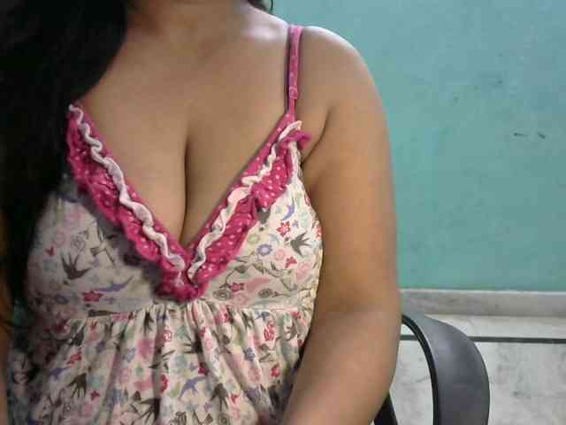 HOTRASHMIKA webcam