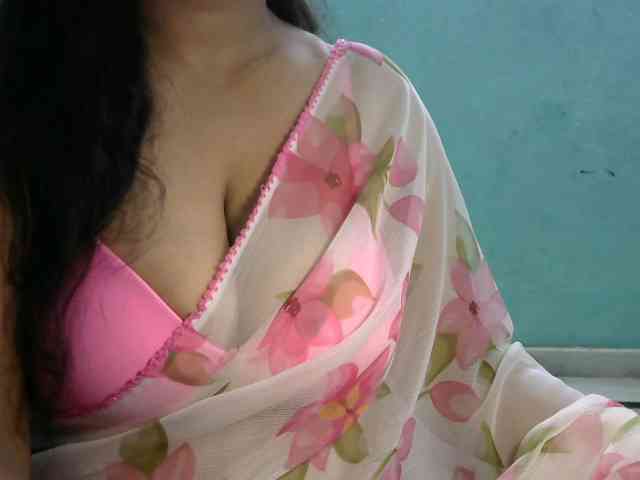 HOTRASHMIKA webcam