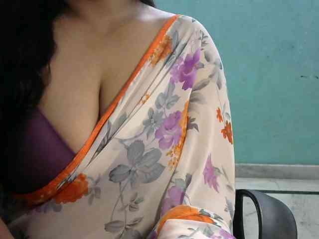 HOTRASHMIKA webcam