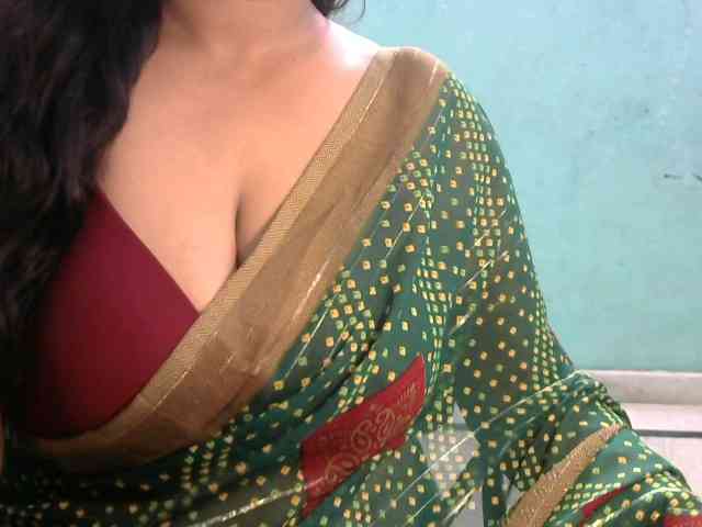 HOTRASHMIKA webcam