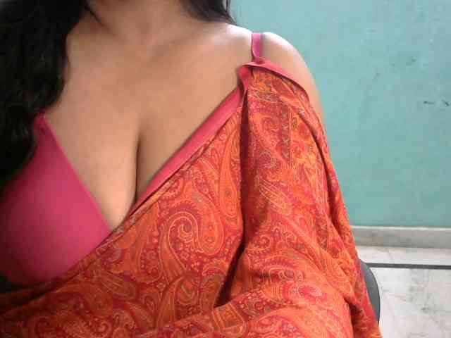 HOTRASHMIKA webcam