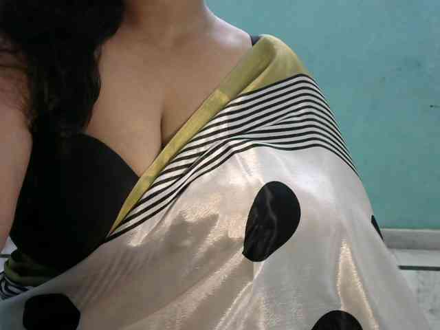 HOTRASHMIKA webcam