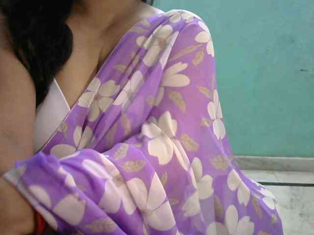 HOTRASHMIKA webcam