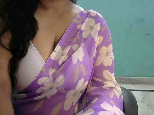 HOTRASHMIKA webcam