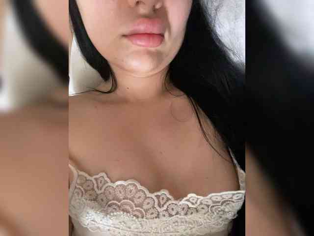 MillaMiss webcam