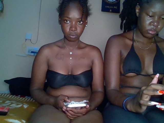 Tinnynicah24 live cam on BongaCams