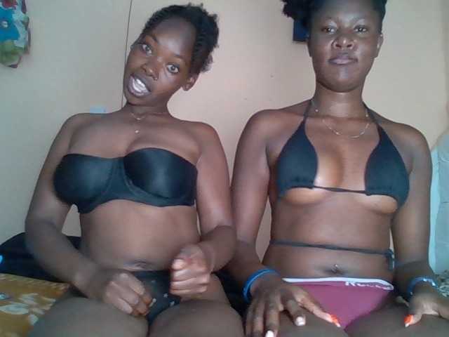 Tinnynicah24 live cam on BongaCams