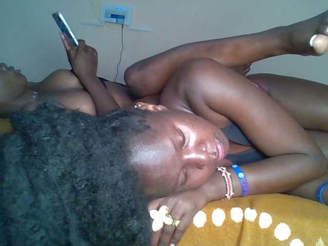 Tinnynicah24 live cam on BongaCams