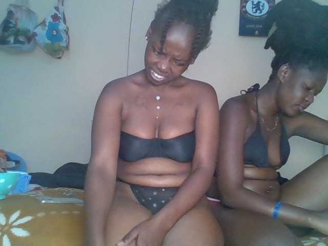 Tinnynicah24 live cam on BongaCams