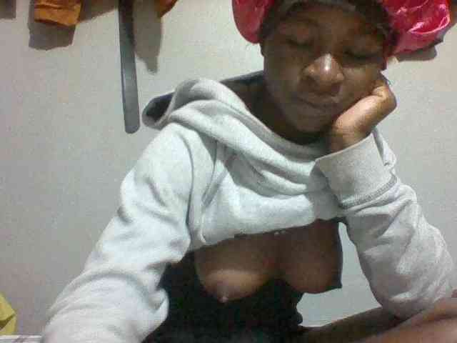 Sexydoll13 webcam