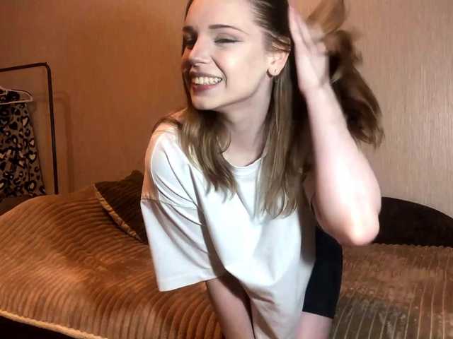 HollyMillers live cam on BongaCams