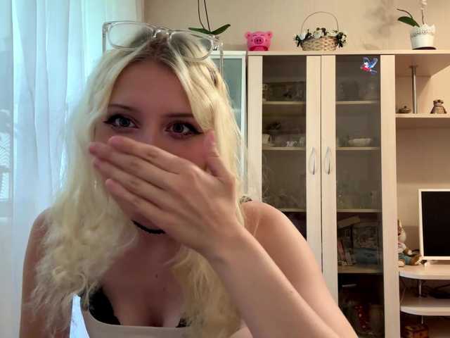 GloriaTips live cam on BongaCams