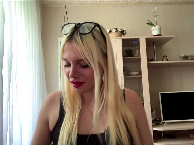 GloriaTips live cam on BongaCams