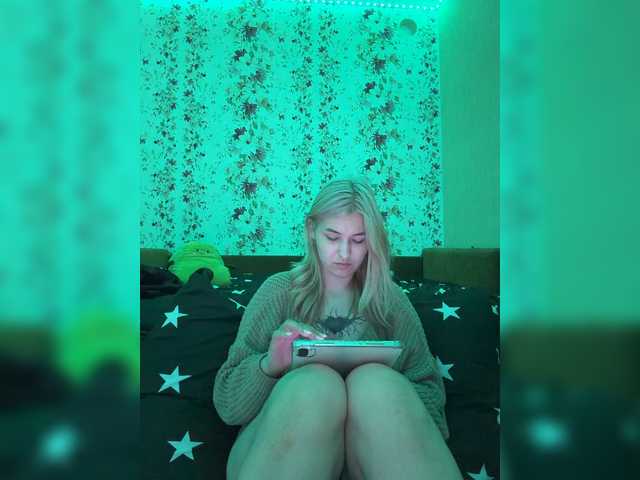 Lilua live webcam show