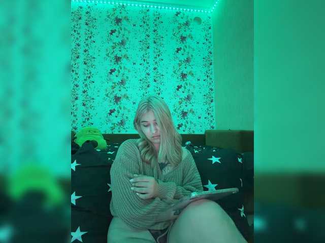 Lilua live webcam show