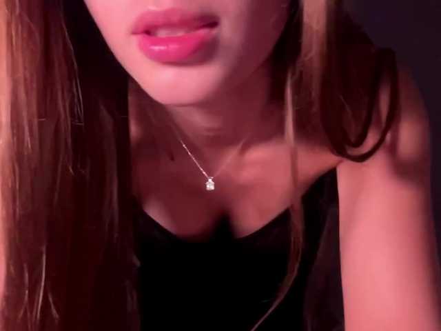 DaliaTronstad live cam on BongaCams
