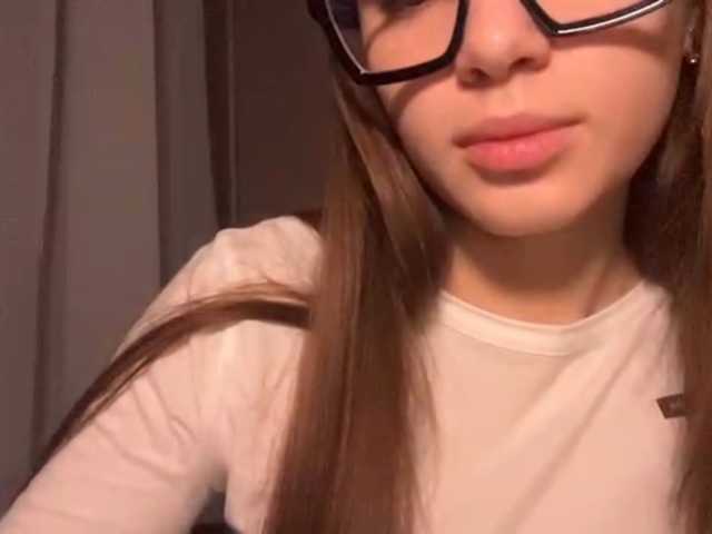 DaliaTronstad live cam preview