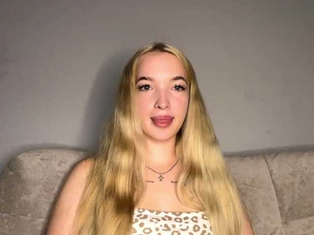 AmeeSaterfield live cam on BongaCams