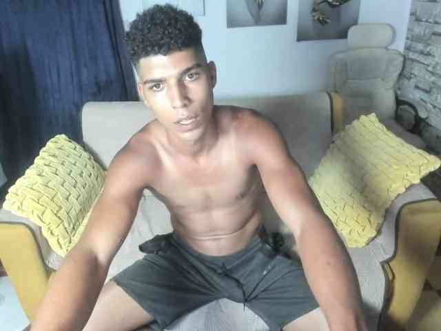 santiago-diazz Live Webcam on BongaCams