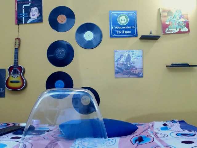 aniitaeyescute live cam on BongaCams