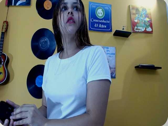 aniitaeyescute live cam on BongaCams