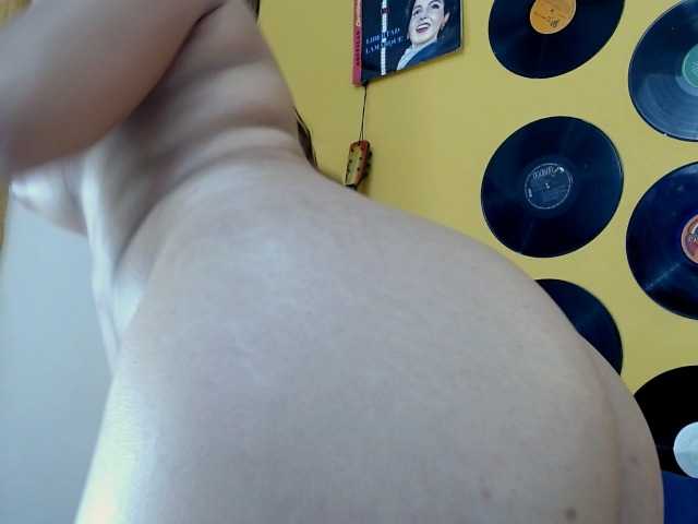 aniitaeyescute live cam on BongaCams