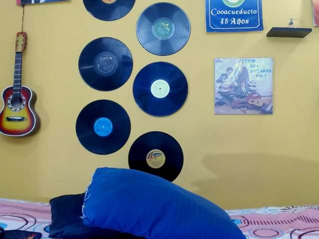 aniitaeyescute live cam on BongaCams