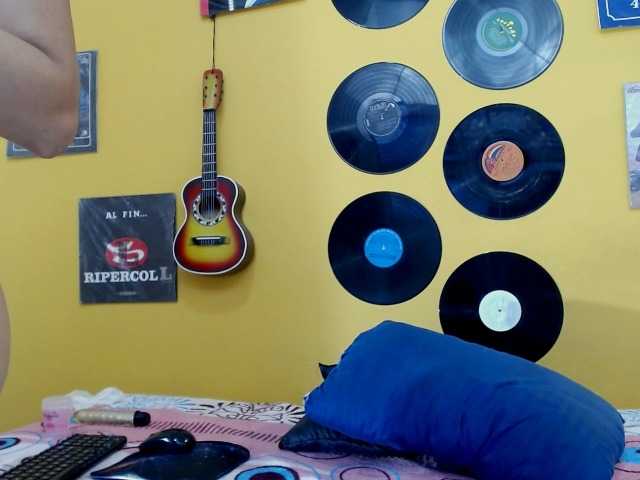 aniitaeyescute live cam on BongaCams