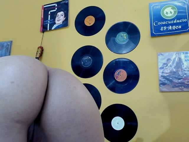 aniitaeyescute live cam on BongaCams