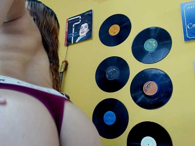 aniitaeyescute live cam on BongaCams