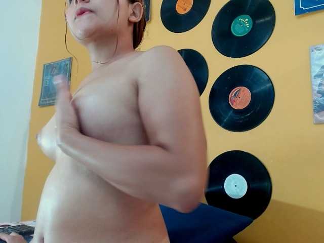 aniitaeyescute live cam on BongaCams