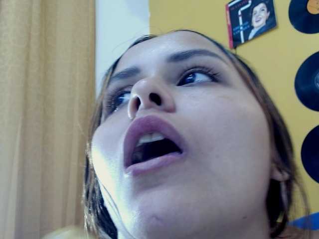 aniitaeyescute live cam on BongaCams