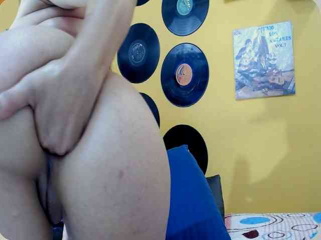 Modelo: aniitaeyescute