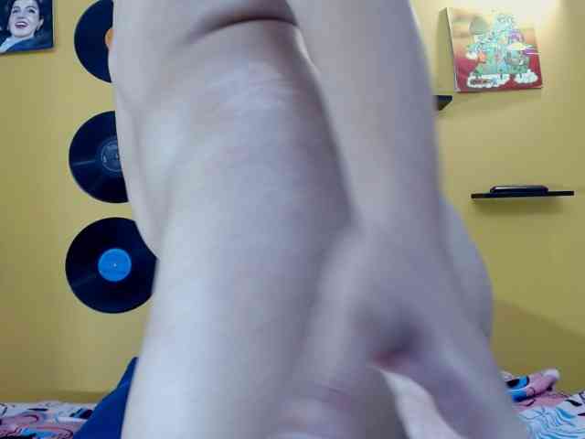 Modelo: aniitaeyescute