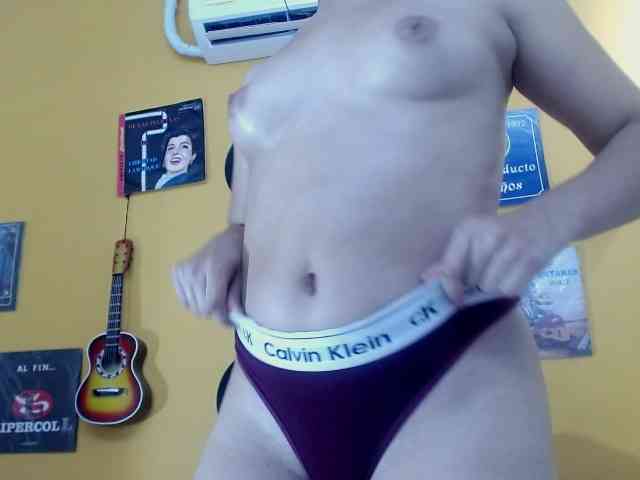 Modelo: aniitaeyescute