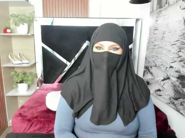 EvelynSalah live cam on BongaCams