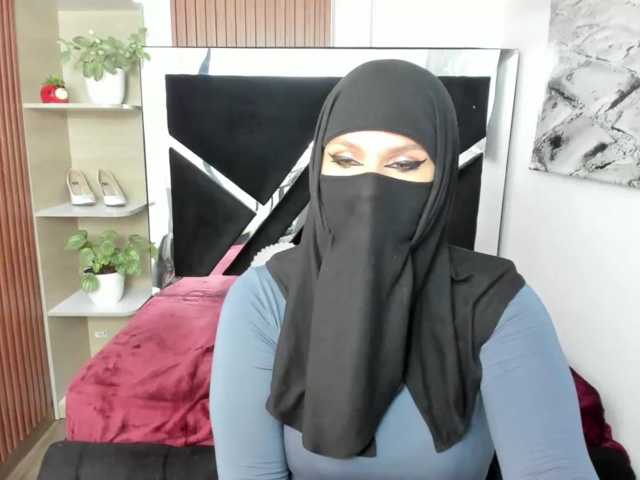 EvelynSalah live cam on BongaCams