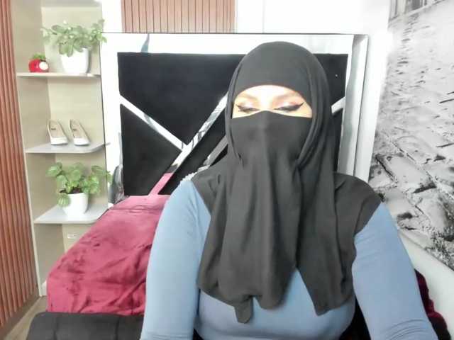 EvelynSalah live cam on BongaCams