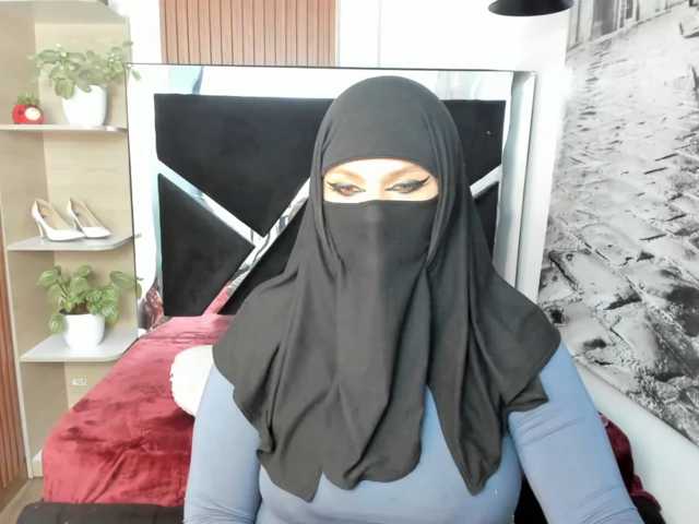 EvelynSalah live cam on BongaCams